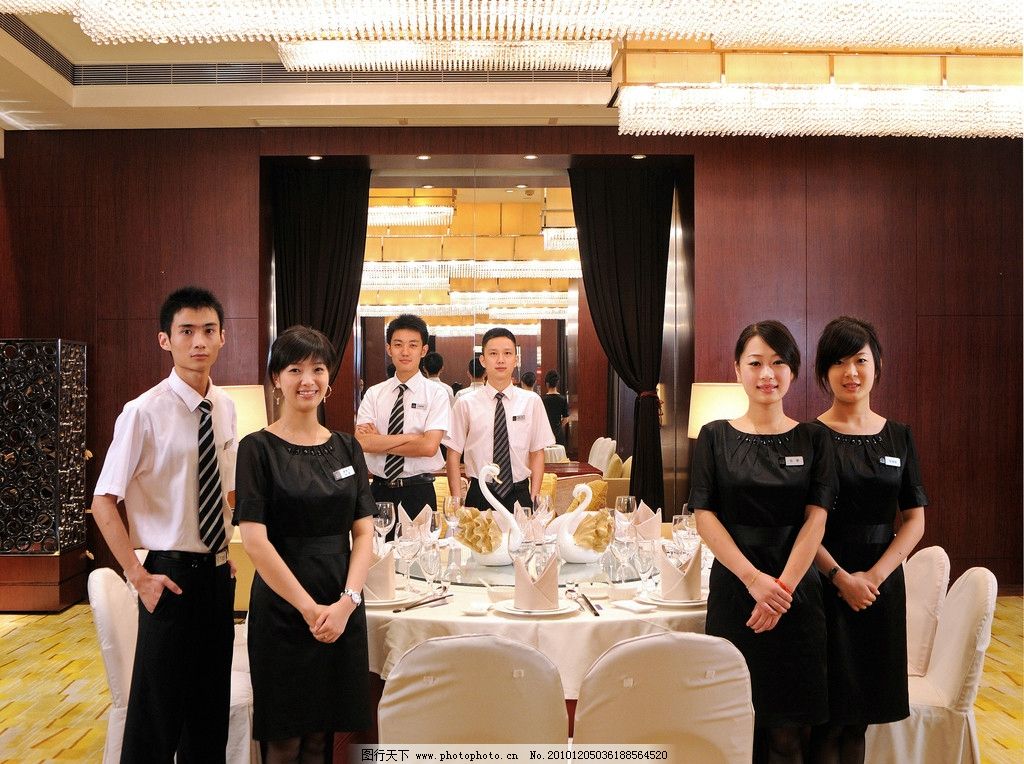 餐飲豪華團(tuán)隊(duì) 彰顯專(zhuān)業(yè)與品質(zhì)的服務(wù)形象